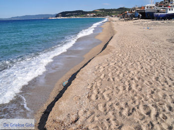 Zandstrand Ierissos foto 4 | Athos gebied Chalkidiki | Griekenland - Foto van https://www.grieksegids.nl/fotos/griekse-gidsnl/chalkidiki350/athos-gebied-chalkidiki-386.jpg