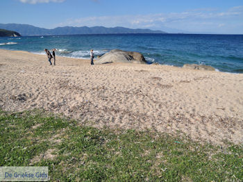 Zandstrand Ierissos foto 9 | Athos gebied Chalkidiki | Griekenland - Foto van https://www.grieksegids.nl/fotos/griekse-gidsnl/chalkidiki350/athos-gebied-chalkidiki-391.jpg