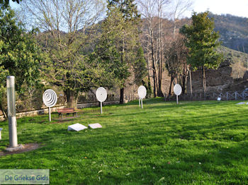 Aristoteles park Stageira foto 1 | Athos gebied Chalkidiki | Griekenland - Foto van https://www.grieksegids.nl/fotos/griekse-gidsnl/chalkidiki350/athos-gebied-chalkidiki-437.jpg