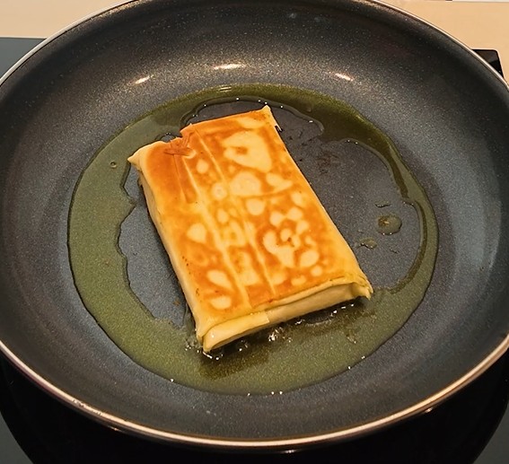 Bak de feta-pakketjes in olijfolie