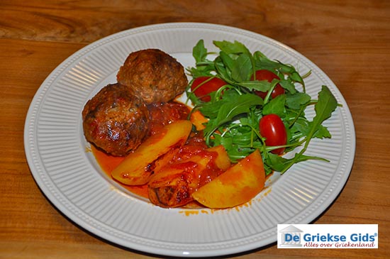 Keftedes - Griekse gehaktballen in tomatensaus