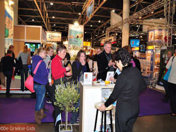Vakantiebeurs  2010 - Foto 36 - Foto van https://www.grieksegids.nl/fotos/grieksegidsinfo-fotomap/Vakantiebeurs/vakantiebeurs-350px-43.jpg