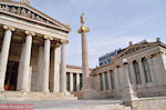 Academie Athene: God Apollon op de lange zuil - Foto van De Griekse Gids