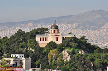 Het Nationaal Observatorium bij Pnyx - Foto van https://www.grieksegids.nl/fotos/grieksegidsinfo-fotomap/athene/350pix/athene-griekenland-106-mid.jpg