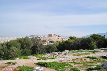 De Akropolis vanaf Philopapou - Foto van https://www.grieksegids.nl/fotos/grieksegidsinfo-fotomap/athene/350pix/athene-griekenland-114-mid.jpg