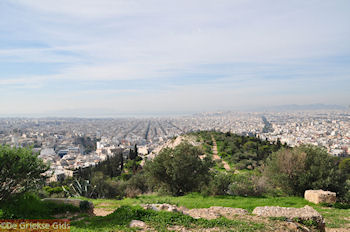 Panoramafoto: ten zuiden van Philopapou - Foto van https://www.grieksegids.nl/fotos/grieksegidsinfo-fotomap/athene/350pix/athene-griekenland-115-mid.jpg
