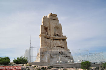 Monument van Philopapou - Foto van https://www.grieksegids.nl/fotos/grieksegidsinfo-fotomap/athene/350pix/athene-griekenland-120-mid.jpg