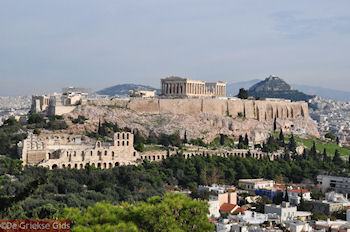 De Heilige Rots van Akropolis - Foto van https://www.grieksegids.nl/fotos/grieksegidsinfo-fotomap/athene/350pix/athene-griekenland-121-mid.jpg
