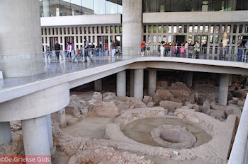 Het Akropolis museum - Foto van https://www.grieksegids.nl/fotos/grieksegidsinfo-fotomap/athene/350pix/athene-griekenland-130-mid.jpg