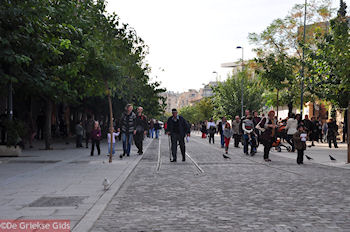 De Makrigiannis straat ten zuidoosten van de Akropolis - Foto van https://www.grieksegids.nl/fotos/grieksegidsinfo-fotomap/athene/350pix/athene-griekenland-137-mid.jpg