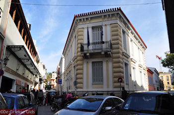Neoklassieke gebouwen in Plaka - Foto van https://www.grieksegids.nl/fotos/grieksegidsinfo-fotomap/athene/350pix/athene-griekenland-138-mid.jpg