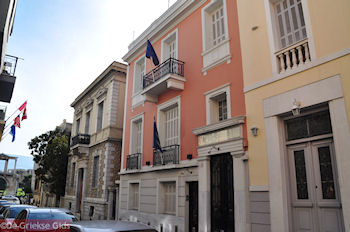 Neoklassieke gebouwen Plaka - Foto van https://www.grieksegids.nl/fotos/grieksegidsinfo-fotomap/athene/350pix/athene-griekenland-143-mid.jpg