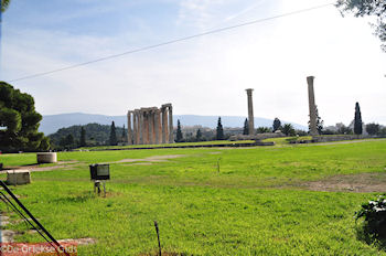 De tempel van de Olympische Zeus - Foto van https://www.grieksegids.nl/fotos/grieksegidsinfo-fotomap/athene/350pix/athene-griekenland-148-mid.jpg