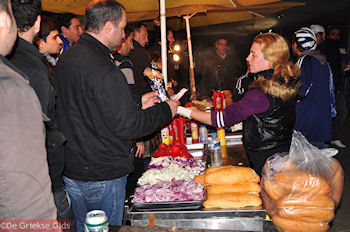 Lekker hapje na de wedstrijd! - Foto van https://www.grieksegids.nl/fotos/grieksegidsinfo-fotomap/athene/350pix/athene-griekenland-18-mid.jpg