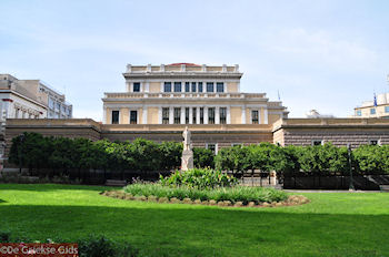 Nationaal Historisch Museum Athene - Foto van https://www.grieksegids.nl/fotos/grieksegidsinfo-fotomap/athene/350pix/athene-griekenland-189-mid.jpg