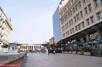 Het Korai-plein in Athene - Foto van https://www.grieksegids.nl/fotos/grieksegidsinfo-fotomap/athene/350pix/athene-griekenland-192-mid.jpg