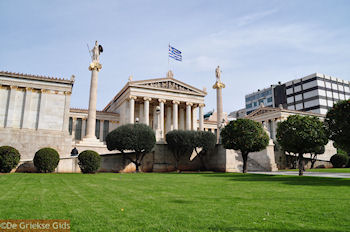 De Academie van Athene - Foto van https://www.grieksegids.nl/fotos/grieksegidsinfo-fotomap/athene/350pix/athene-griekenland-194-mid.jpg