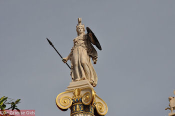 Beeld van Athena (4 m 11 cm): Academie Athene - Foto van https://www.grieksegids.nl/fotos/grieksegidsinfo-fotomap/athene/350pix/athene-griekenland-199-mid.jpg