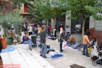Plein tussen Agiou Konstantinou en Zinonos - Athene - Foto van https://www.grieksegids.nl/fotos/grieksegidsinfo-fotomap/athene/350pix/athene-griekenland-215-mid.jpg