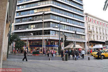 Het Omonia Plein - Athene - Foto van https://www.grieksegids.nl/fotos/grieksegidsinfo-fotomap/athene/350pix/athene-griekenland-218-mid.jpg