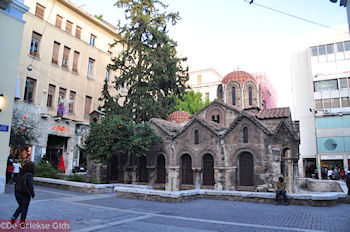 De mooie kerk op het Kapnikarea-plein - Athene - Foto van https://www.grieksegids.nl/fotos/grieksegidsinfo-fotomap/athene/350pix/athene-griekenland-225-mid.jpg