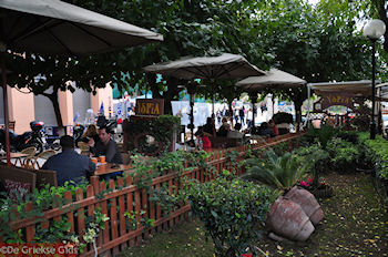 Cafe-Restaurant Ydria aan de Adrianou Str in Monastiraki - Athene - Foto van https://www.grieksegids.nl/fotos/grieksegidsinfo-fotomap/athene/350pix/athene-griekenland-228-mid.jpg