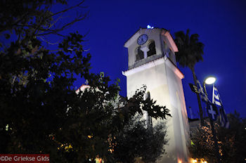 Kerktoren aan de Adrianou straat in Monastiraki - Athene - Foto van https://www.grieksegids.nl/fotos/grieksegidsinfo-fotomap/athene/350pix/athene-griekenland-239-mid.jpg