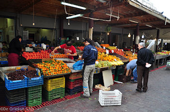 Groenten en fruit - Centrale markt Athene - Foto van https://www.grieksegids.nl/fotos/grieksegidsinfo-fotomap/athene/350pix/athene-griekenland-256-mid.jpg
