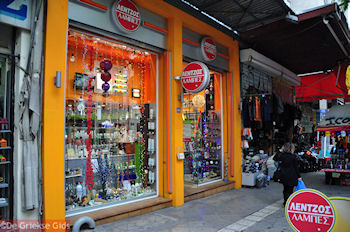 Kerstversieringen - Athinas straat - Athene - Foto van https://www.grieksegids.nl/fotos/grieksegidsinfo-fotomap/athene/350pix/athene-griekenland-261-mid.jpg