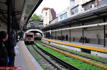 De metro van Monastiraki - Athene - Foto van https://www.grieksegids.nl/fotos/grieksegidsinfo-fotomap/athene/350pix/athene-griekenland-262-mid.jpg