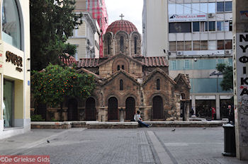 Panagia Kapnikarea Athene - Byzantijnse kerk uit 11e eeuw - Foto van https://www.grieksegids.nl/fotos/grieksegidsinfo-fotomap/athene/350pix/athene-griekenland-279-mid.jpg