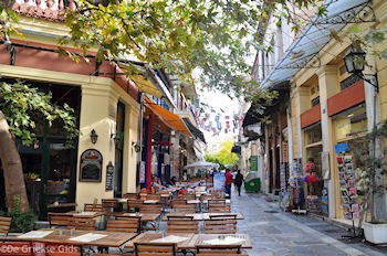 Winkels Thespidos straat in Plaka - Athene - Foto van https://www.grieksegids.nl/fotos/grieksegidsinfo-fotomap/athene/350pix/athene-griekenland-287-mid.jpg
