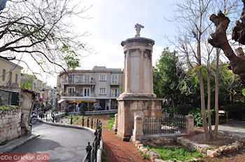 Het Lysikrates monument op het Lysikrates-plein in Plaka - Athene - Foto van https://www.grieksegids.nl/fotos/grieksegidsinfo-fotomap/athene/350pix/athene-griekenland-290-mid.jpg
