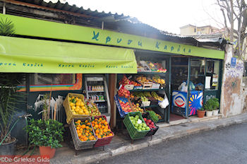 Fruit- en groentewinkel in Plaka (Thespidos straat) - Athene - Foto van https://www.grieksegids.nl/fotos/grieksegidsinfo-fotomap/athene/350pix/athene-griekenland-291-mid.jpg