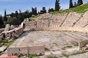 Dionysos theater Athene - Foto van https://www.grieksegids.nl/fotos/grieksegidsinfo-fotomap/athene/350pix/athene-griekenland-306-mid.jpg