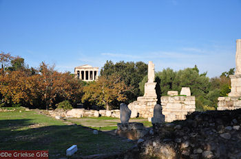 Nog een foto van het oude agora en van de tempel van Hephaestus - Foto van https://www.grieksegids.nl/fotos/grieksegidsinfo-fotomap/athene/350pix/athene-griekenland-36-mid.jpg