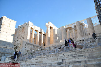 De Propylaia van de Akropolis - Foto van https://www.grieksegids.nl/fotos/grieksegidsinfo-fotomap/athene/350pix/athene-griekenland-47-mid.jpg