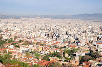 Panoramafoto: vanaf de Akropolis, in noordelijke richting - Foto van https://www.grieksegids.nl/fotos/grieksegidsinfo-fotomap/athene/350pix/athene-griekenland-57-mid.jpg