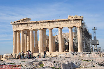 Het Parthenon wordt steeds weer gerestoreerd - Foto van https://www.grieksegids.nl/fotos/grieksegidsinfo-fotomap/athene/350pix/athene-griekenland-73-mid.jpg