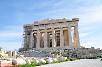 Het Parthenon gezien vanuit het westen - Foto van https://www.grieksegids.nl/fotos/grieksegidsinfo-fotomap/athene/350pix/athene-griekenland-84-mid.jpg