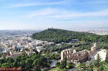 De groene Philopapou heuvel gezien vanop de Akropolis - Foto GriechenlandWeb.de