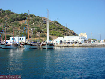 Aankomst aan de haven Mandraki op Nisyros - Foto van De Griekse Gids