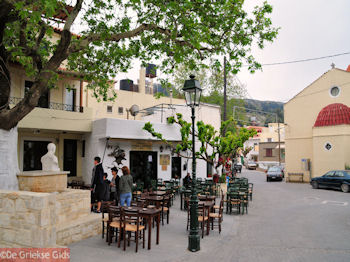 Anogia, een Kretenzisch dorp - Foto van https://www.grieksegids.nl/fotos/grieksegidsinfo-fotos/albums/userpics/10001/normal_anogia-rethymnon-1.jpg