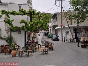Gezellig pleintje in Anogia - Foto van https://www.grieksegids.nl/fotos/grieksegidsinfo-fotos/albums/userpics/10001/normal_anogia-rethymnon-5.jpg