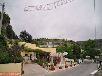 Souvenierwinkel Axos - Foto van https://www.grieksegids.nl/fotos/grieksegidsinfo-fotos/albums/userpics/10001/normal_axos-kreta-6.jpg
