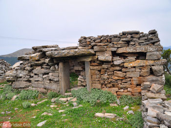 Drakenhuis Zuid Evia. Nabij Marmari Evia en Karystos. - Foto van https://www.grieksegids.nl/fotos/grieksegidsinfo-fotos/albums/userpics/10001/normal_drakospita-zuid-evia-1.jpg