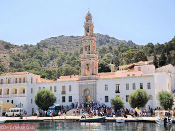 Michail Panormitis klooster vanaf de haven van Symi - Foto von GriechenlandWeb.de