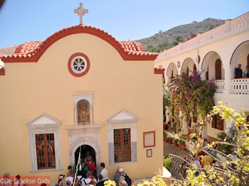 Archaggelos Michail Panormitis kerk - Eiland Symi - Foto van https://www.grieksegids.nl/fotos/grieksegidsinfo-fotos/albums/userpics/10001/normal_eiland-symi-09.jpg