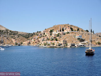 Aankomst in haven Symi - Eiland Symi - Foto van https://www.grieksegids.nl/fotos/grieksegidsinfo-fotos/albums/userpics/10001/normal_eiland-symi-21.jpg