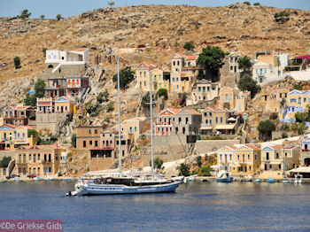 Zeilboot - Eiland Symi - Foto van https://www.grieksegids.nl/fotos/grieksegidsinfo-fotos/albums/userpics/10001/normal_eiland-symi-23.jpg